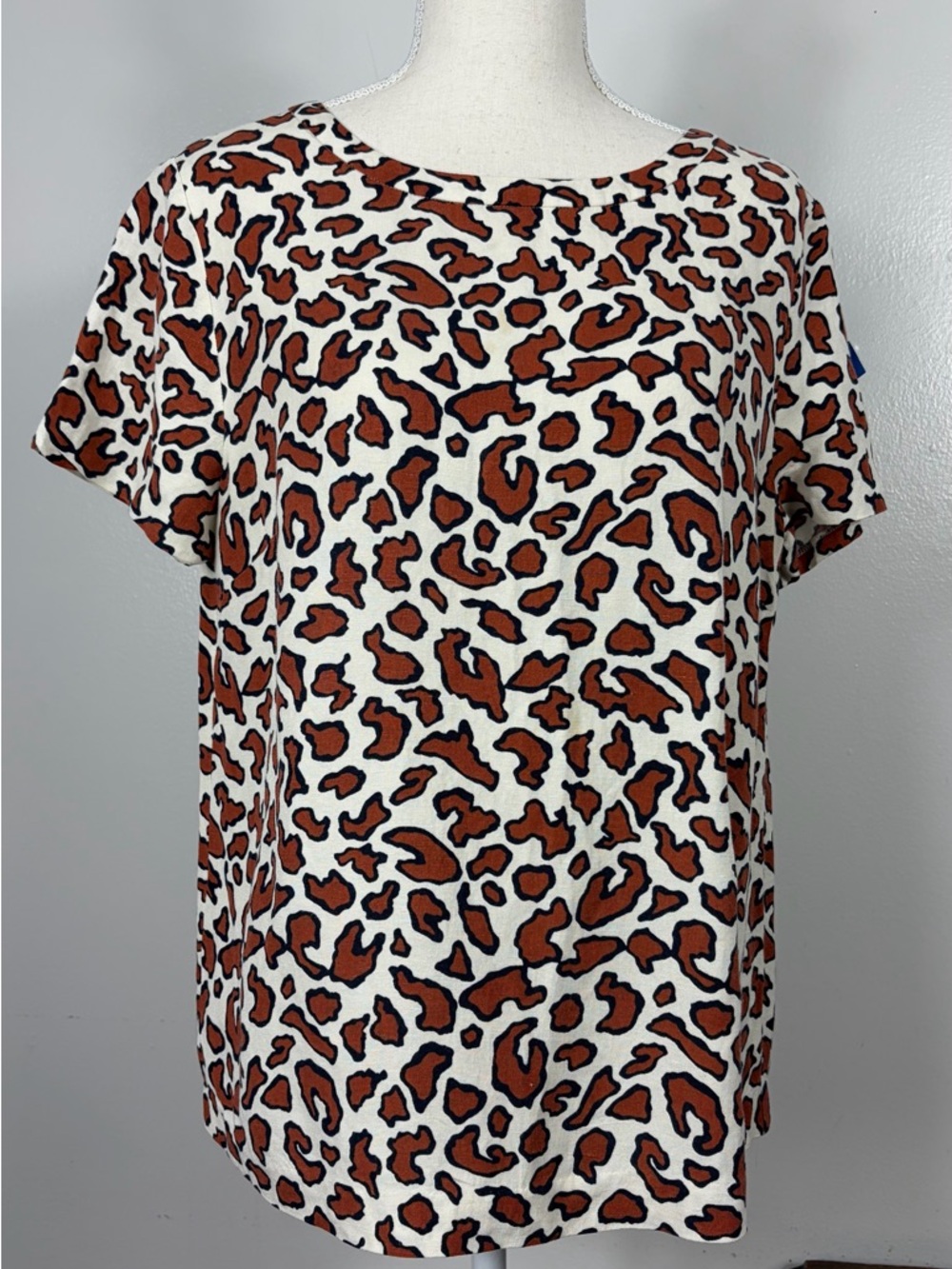 Anne Taylor Linen blend Animal Print Short Sleeve Top- sz M